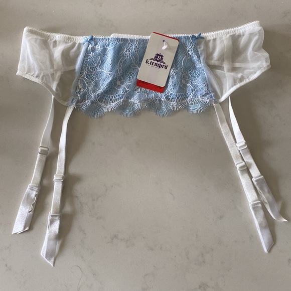 NWT B. Tempt'D by Wacoal Sultry Garter Belt in White and Blue - Picture 2 of 6